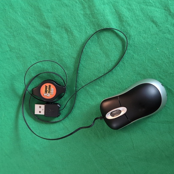 Harvard Square Retractable Laptop Accessory Kit with Padded Case Mouse RJ-45 USB - Picture 4 of 10